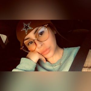 Meet your Posher, Gloria